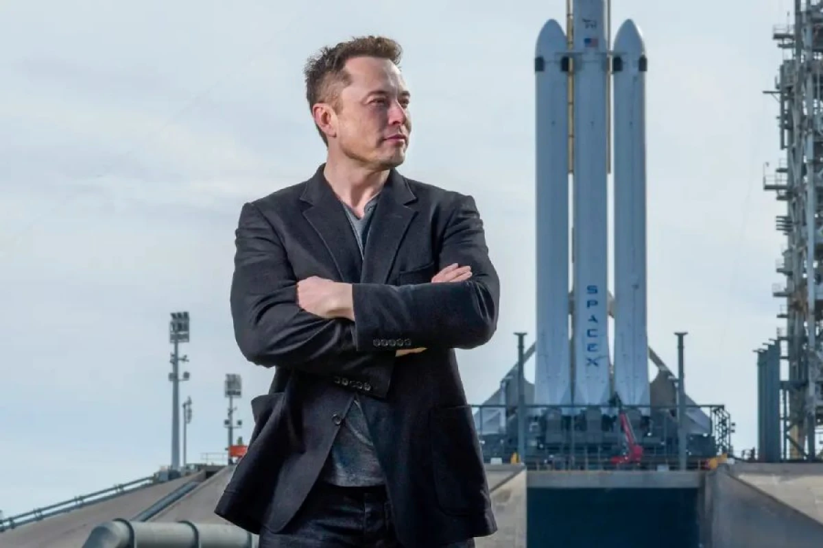 Mask sərvəti 500 milyard dollara çatan [[ilk şəxs oldu]]