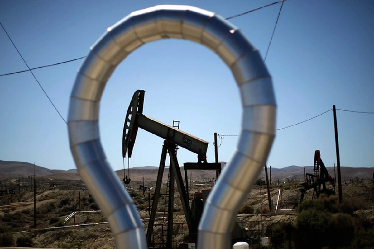 Azərbaycan nefti [[cüzi]] ucuzlaşdı