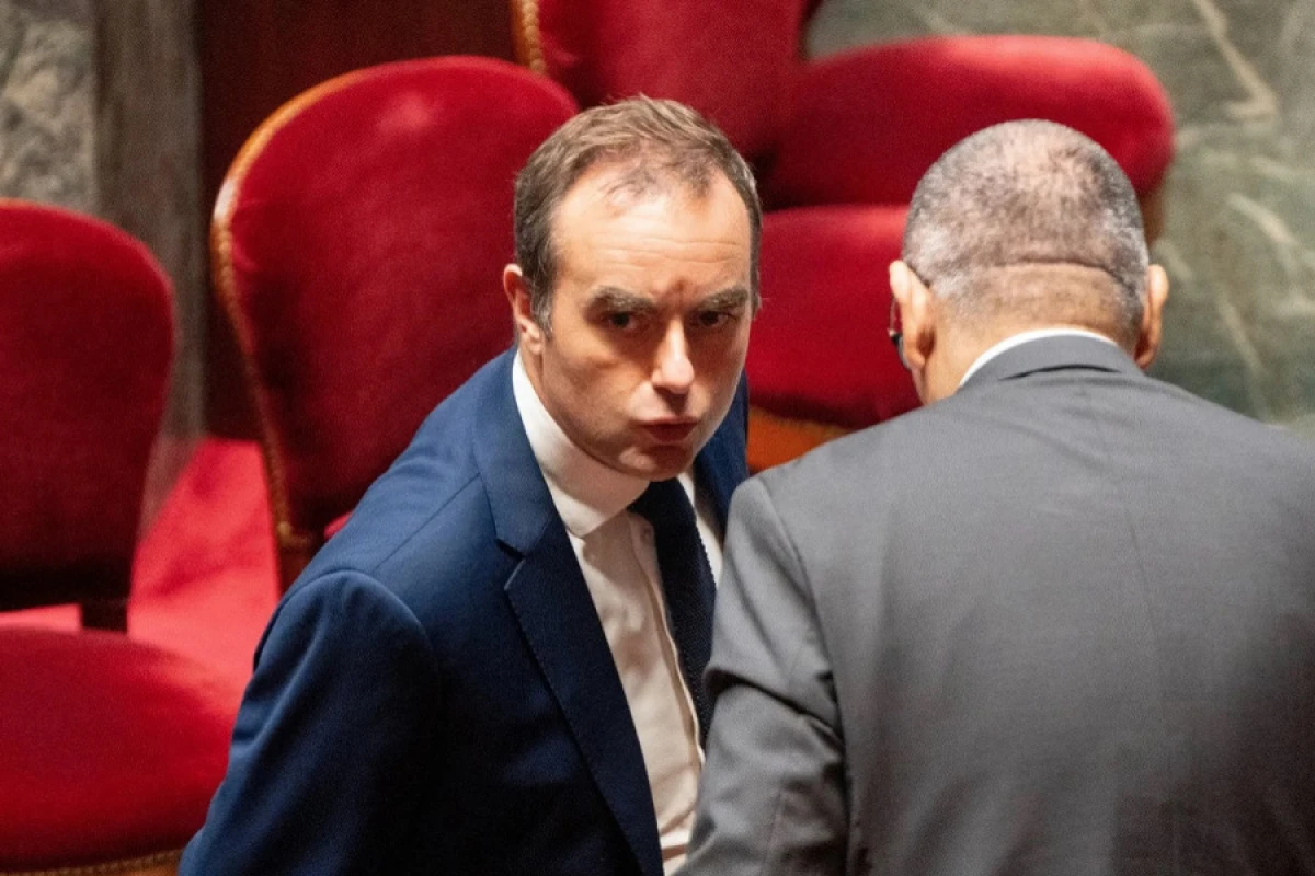 Fransa hökuməti [[dövlət büdcəsini]] parlamentdə qəbul etdirə bilmir