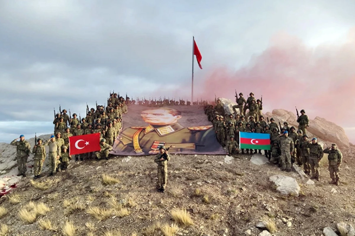 Türkiyədə Azərbaycan hərbçilərinin [[iştirakı ilə]] keçirilən kurs başa çatdı