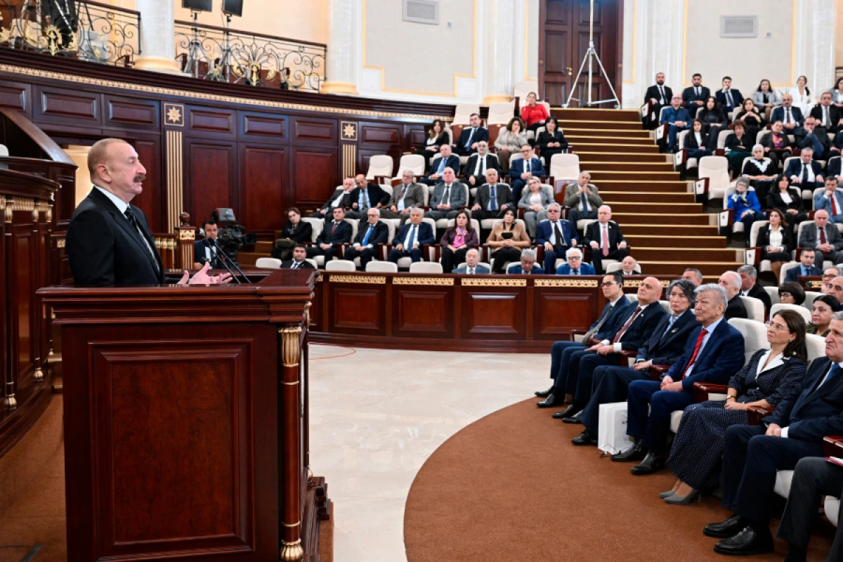 [[Prezident İlham Əliyev:]] Azərbaycan dilinin saflığının qorunması hər bir Azərbaycan vətəndaşının işi olmalıdır