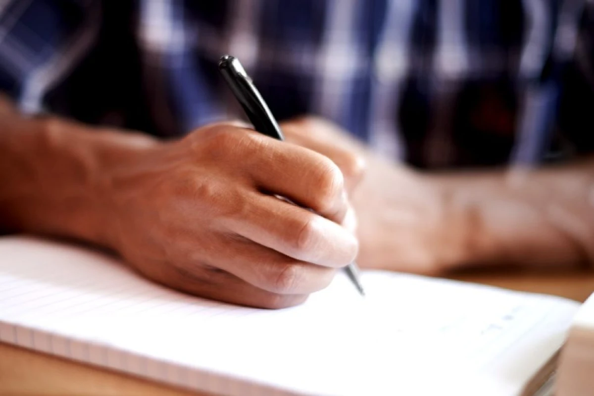 Əl ilə yazı yazmaq yaddaşı [[gücləndirir]]