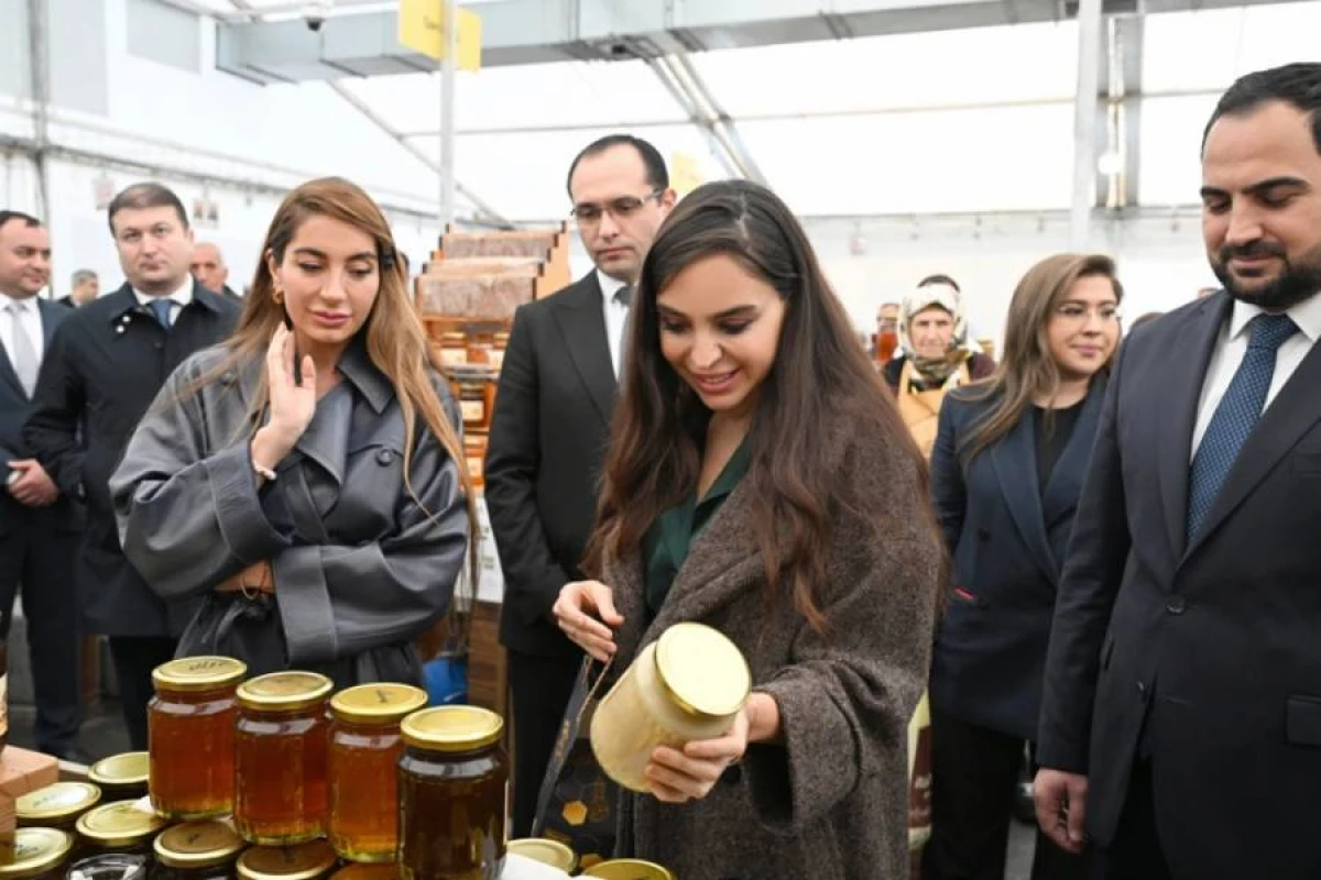 [[Leyla Əliyeva və Arzu Əliyeva]] arıçılıq məhsullarının sərgi-satış yarmarkasını ziyarət etdilər