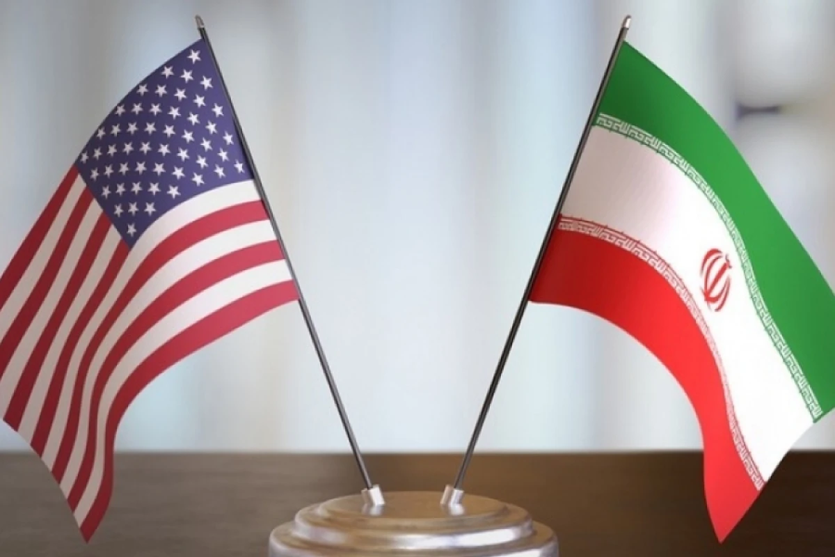 Tramp [[İrana qarşı sanksiyaların]] müddətini bir il artırdı