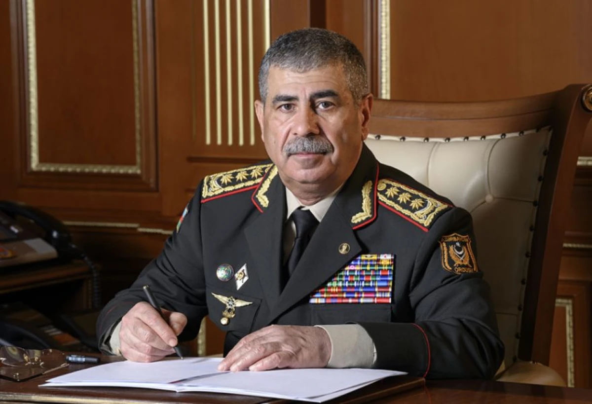 [[Müdafiə naziri]] Zəfər Günü münasibətilə Azərbaycan Ordusunun şəxsi heyətini təbrik etdi