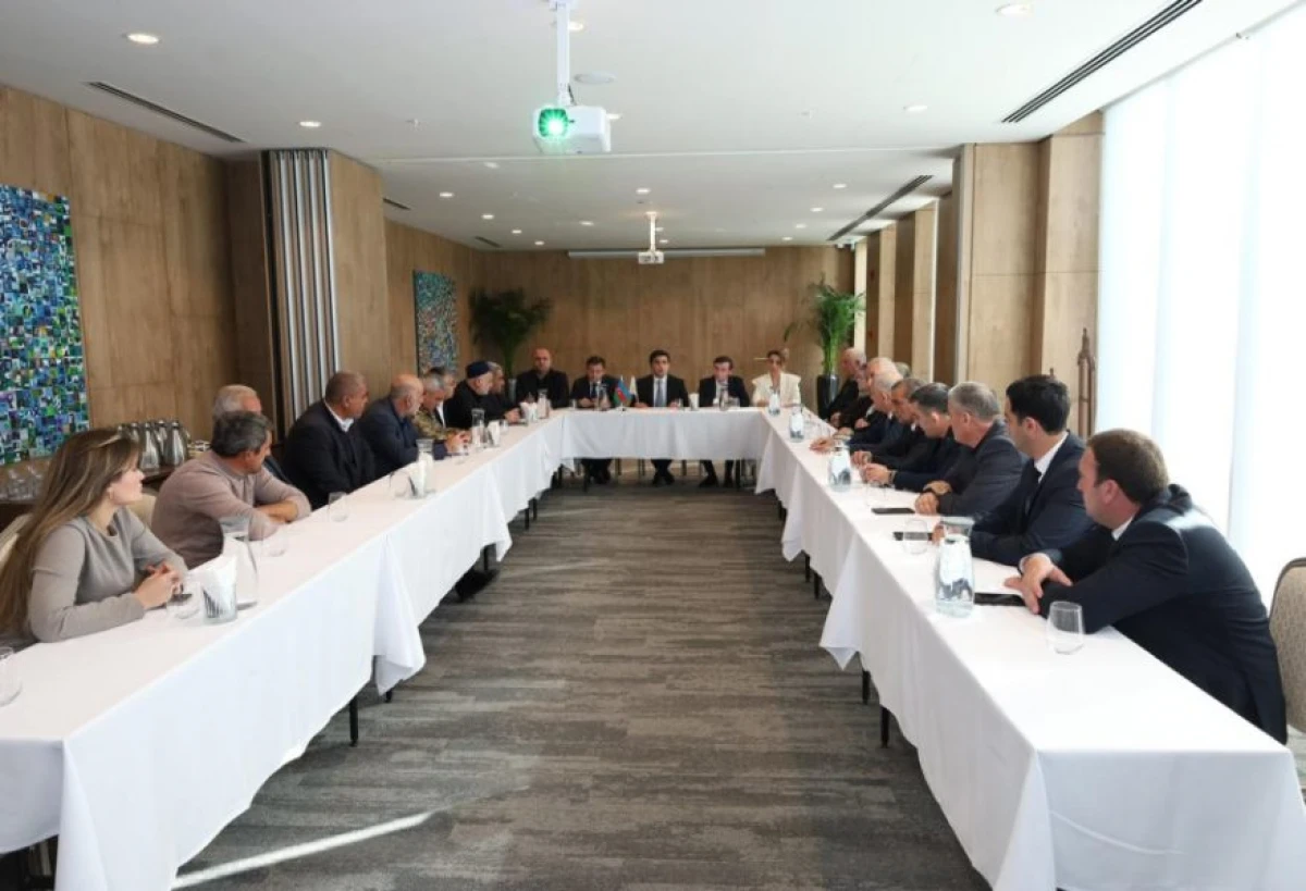 [[Ağdamda Zəfər Gününə həsr olunmuş dəyirmi masa]] keçirildi