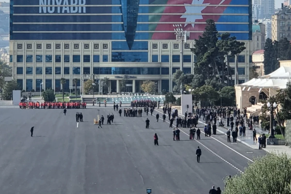 [[Hərbi paradda]] bir sıra ölkələrin ordu rəhbərliyi iştirak etdi