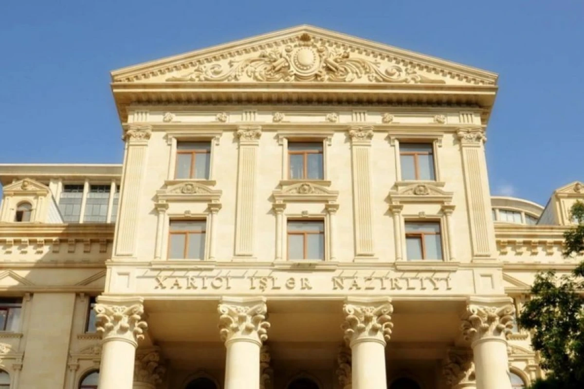 Azərbaycan XİN Polşanı [[təbrik etdi]]