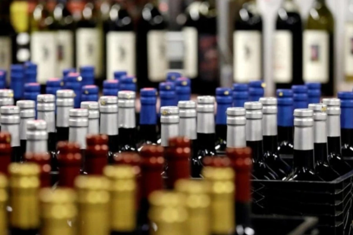 Saxta alkoqollu içkiləri necə tanıya bilərik? [[- Mütəxəssis açıqladı]]