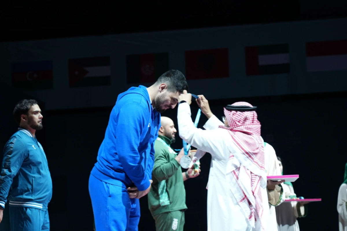 [[İslamiada:]] Ağırlıqqaldıranımız çıxışını iki medalla tamamladı