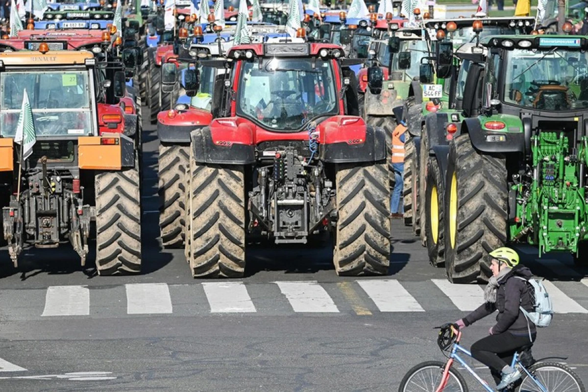 Fransada [[fermerlər etiraz]] aksiyasına başladılar