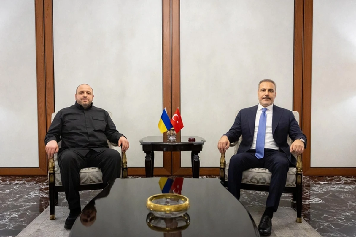 [[Hakan Fidan]] Ankarada Rüstəm Umerovla görüşdü