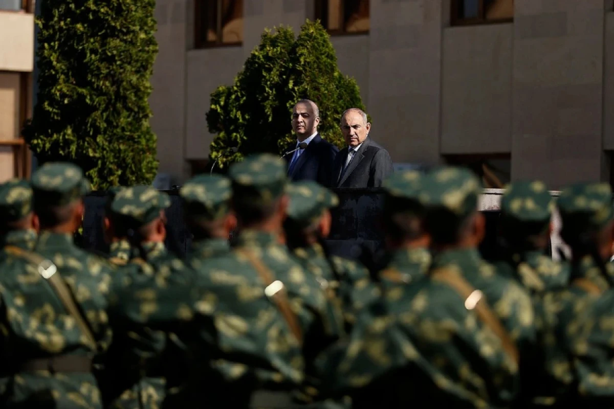 Ermənistan parad istəyir: [[Məğlub ordu nəyi nümayiş etdirəcək?]]