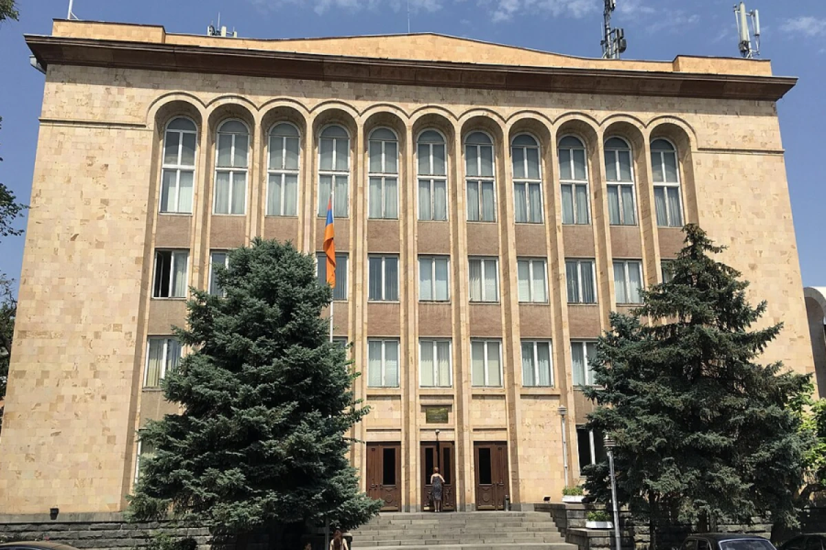 Ermənistanda müxalif bloqerlər [[iki ay müddətinə həbs edildi]]