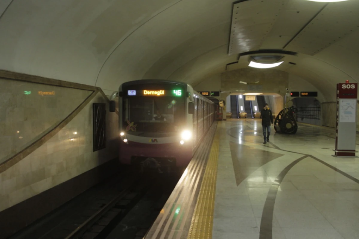 Metrodan istifadə edən sərnişinlərin sayı [[3 %-ə yaxın azaldı]]