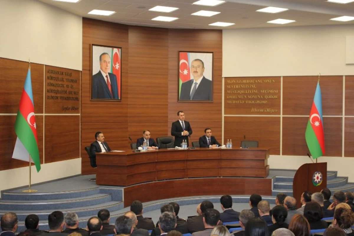 Paytaxt rayonlarında soyuq [[qışa hazırlıqla bağlı müşavirələr keçirilir]]