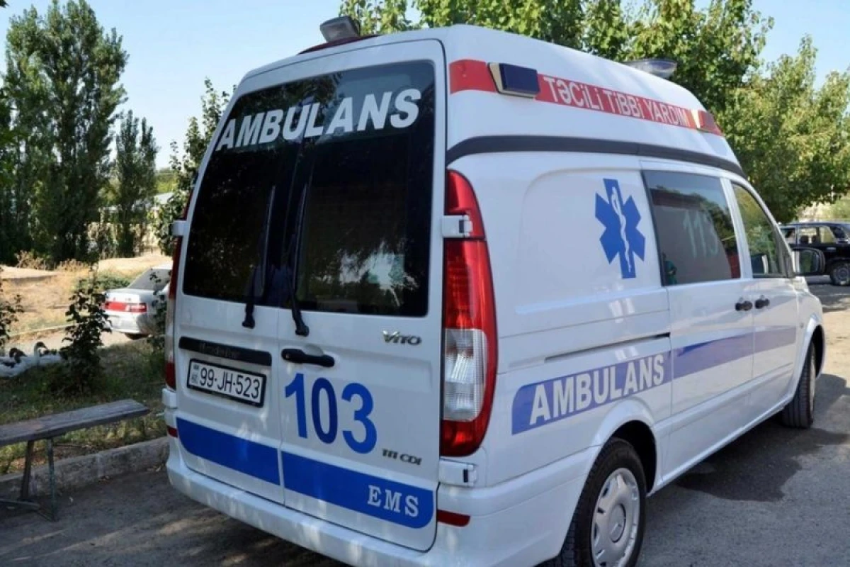 Şirniyyat sexində bədbəxt hadisə: [[Kişinin əli dəzgahda qaldı]]