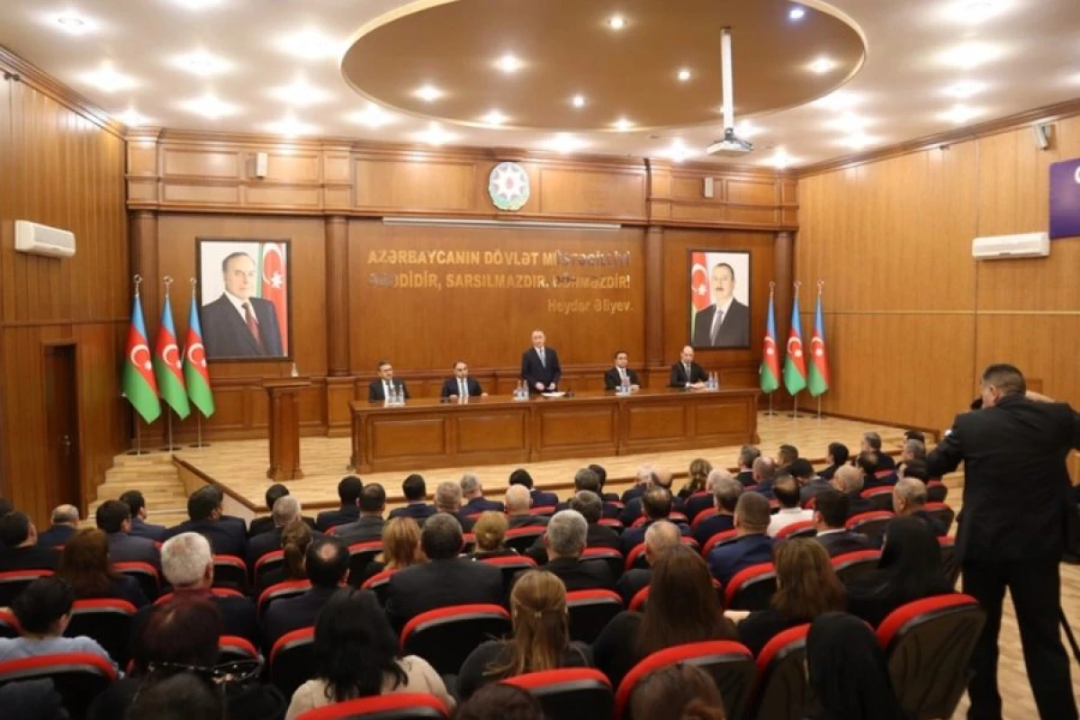 Bakı şəhərində [[qarlı havalara hazırlıq tədbirləri]] davam edir