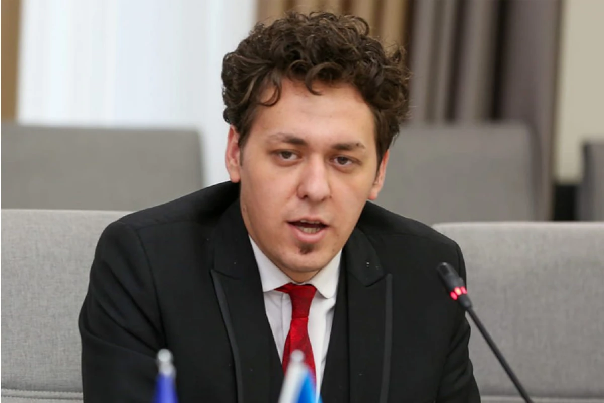 [[Təbrizdən etiraz:]] Sayman Aruz, bu, xəyanətdir!