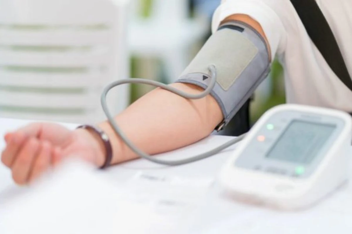 Gecə eyni saatda yatmaq [[qan təzyiqini aşağı sala bilər]]