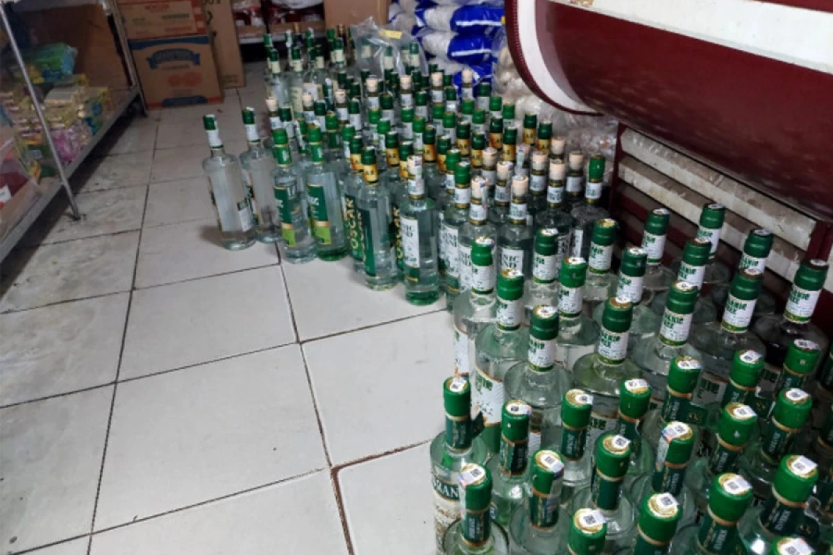 Şəmkirdə [[128 litrə yaxın]] saxta araq aşkarlandı