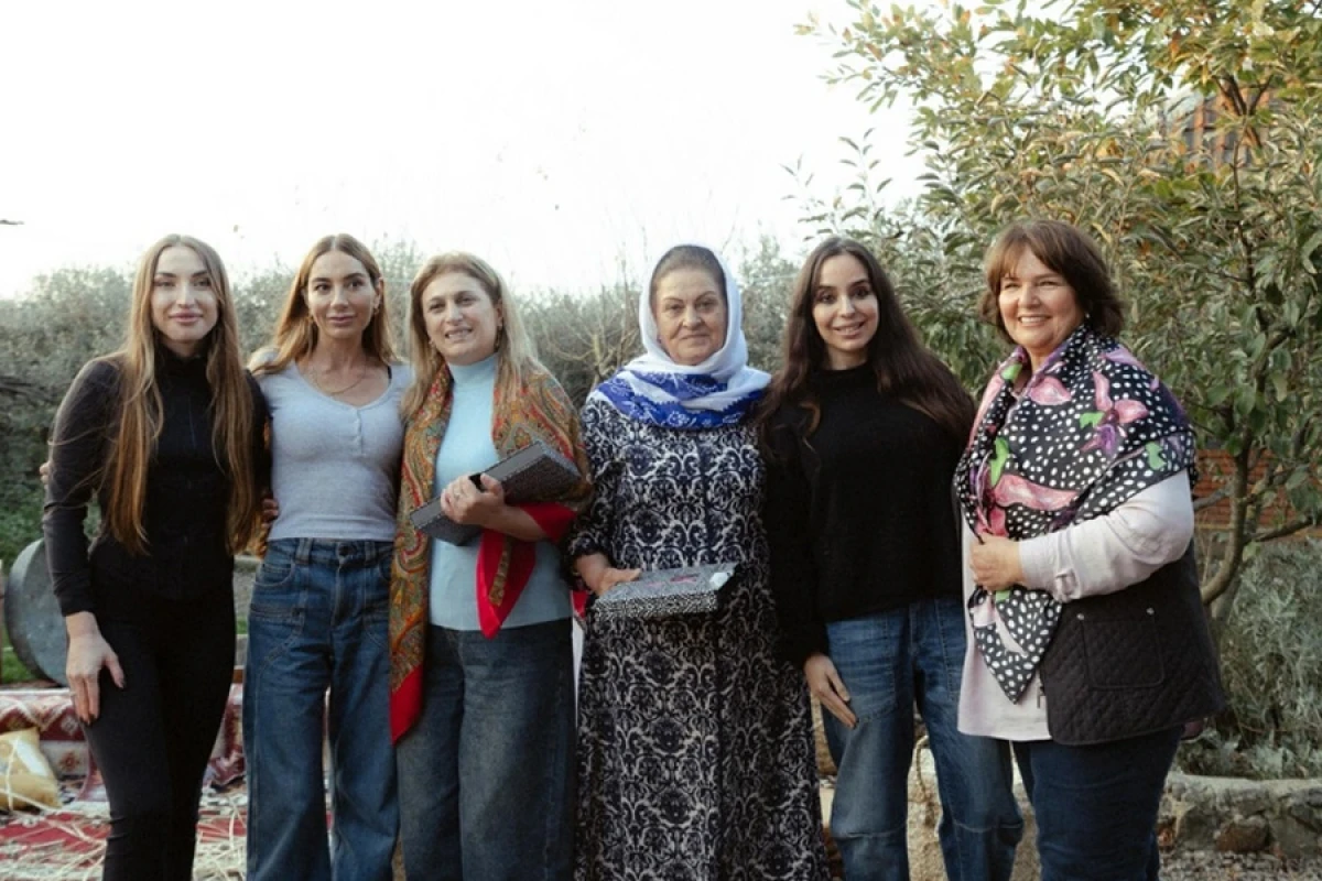 [[Leyla Əliyeva, Arzu Əliyeva və Alena Əliyeva]] Lənkəranda fermer təsərrüfatı ilə tanış oldular