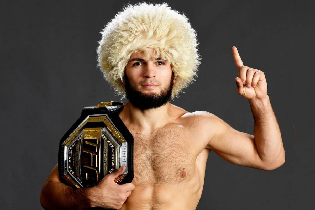 [[Həbib Nurməhəmmədovun məşhur papaqları]] hərraca çıxarılır