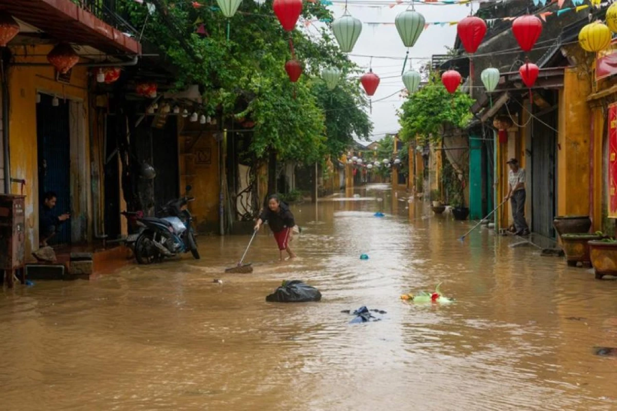 Vyetnamda daşqın nəticəsində ölənlərin sayı [[90-a çatdı]]