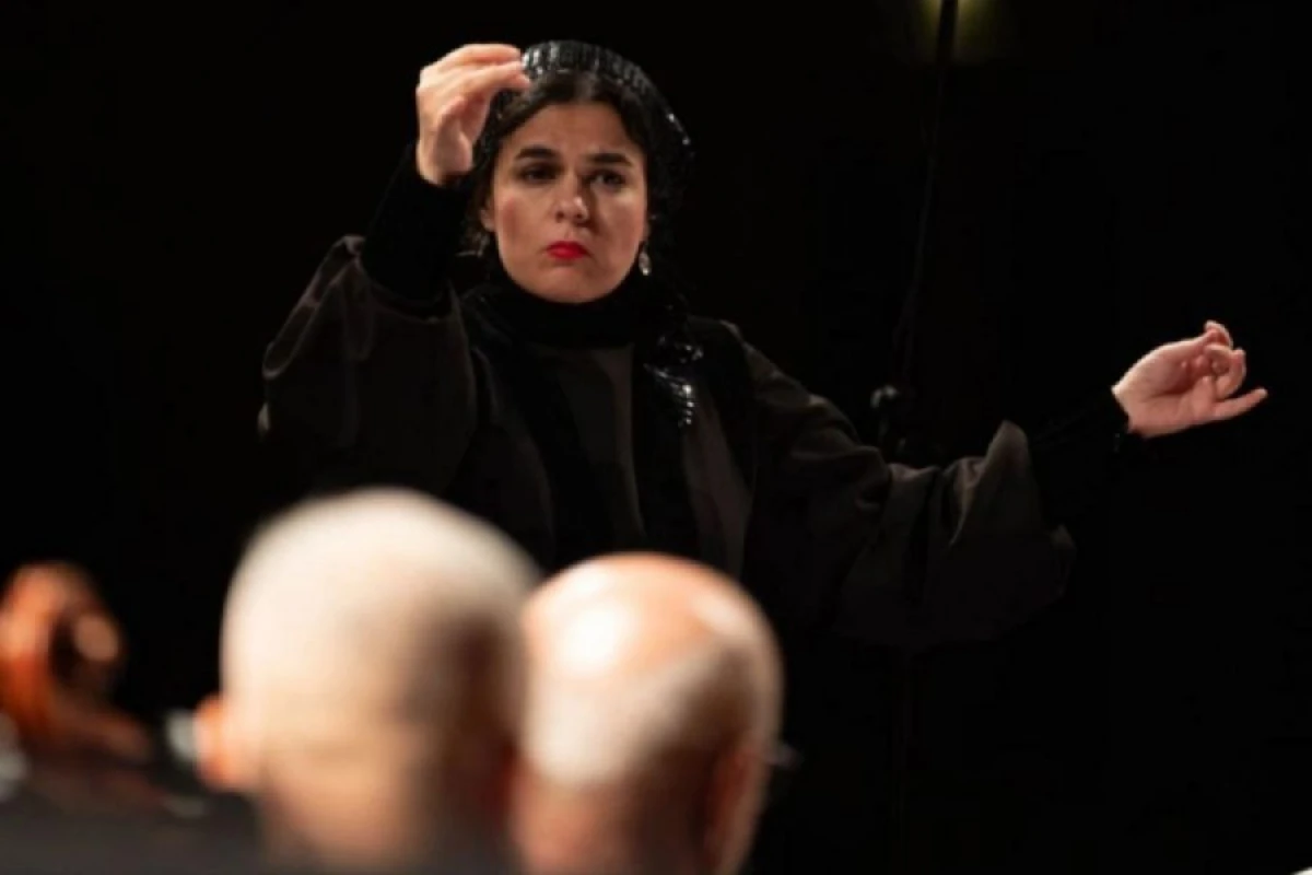 İranda 46 ildən sonra ilk dəfə [[qadın dirijor]] çıxış etdi