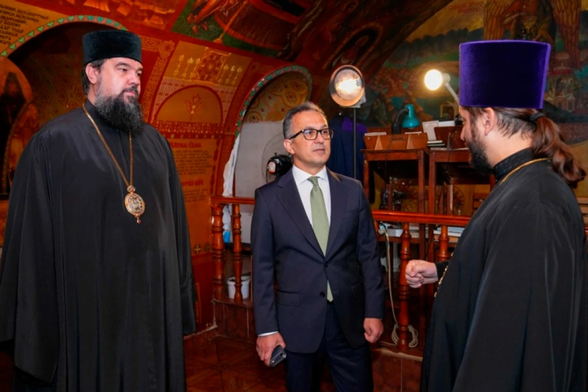 [[Ramin Məmmədov]] Bakıdakı Ali Mələk Mikayıl kilsəsini ziyarət etdi