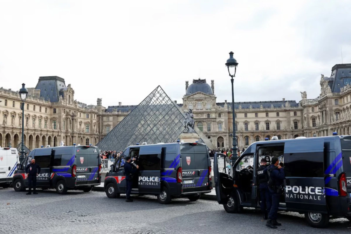 [[Luvrdakı oğurluğa]] görə daha bir nəfər saxlanıldı