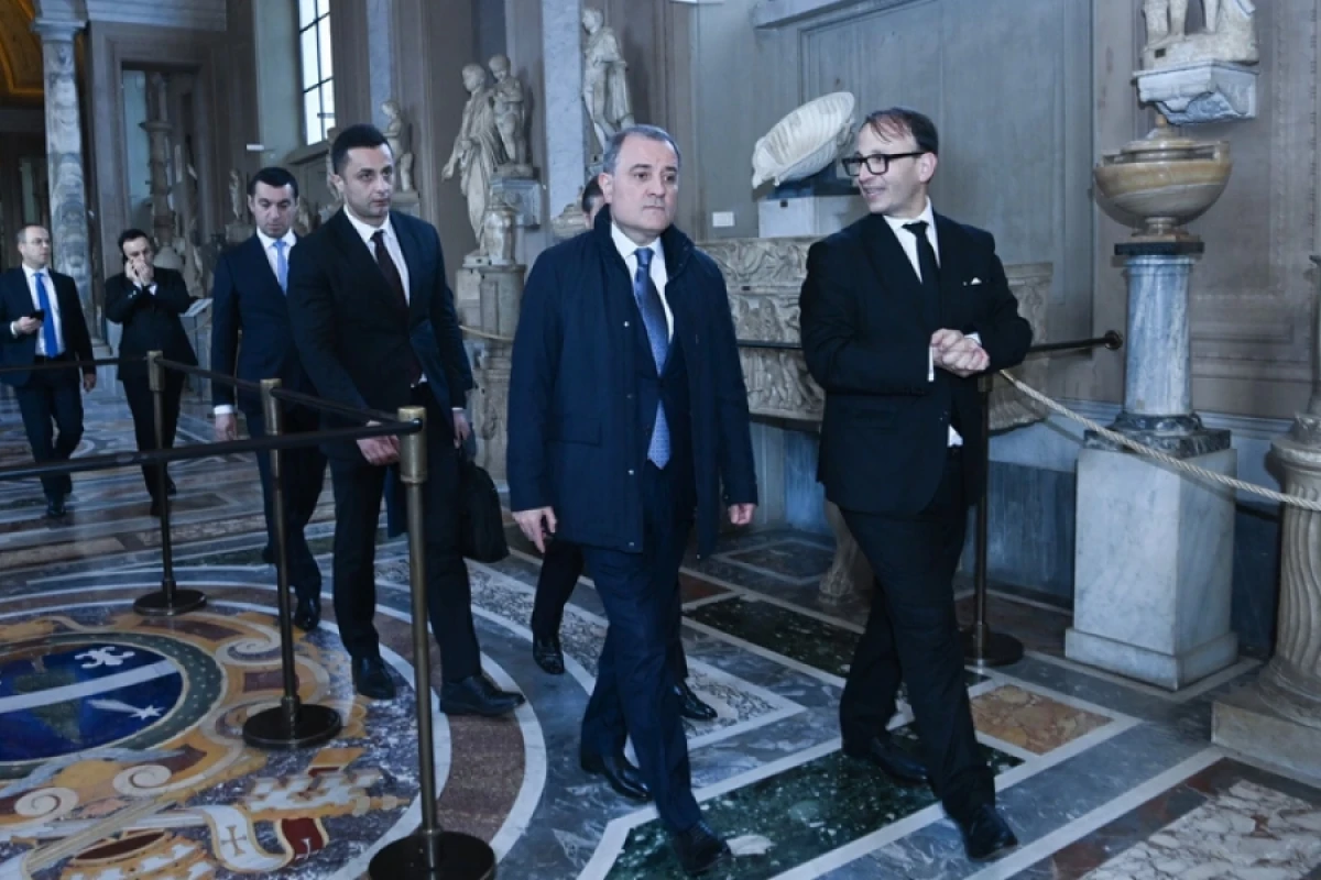 [[Ceyhun Bayramov]] Vatikanda Müqəddəs Pyotr Bazilikası ilə tanış oldu