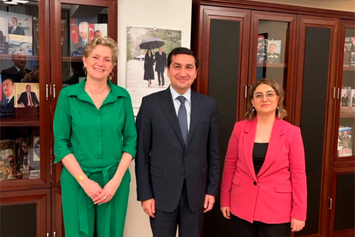 [[Hikmət Hacıyev]] Niderland səfiri ilə görüşdü