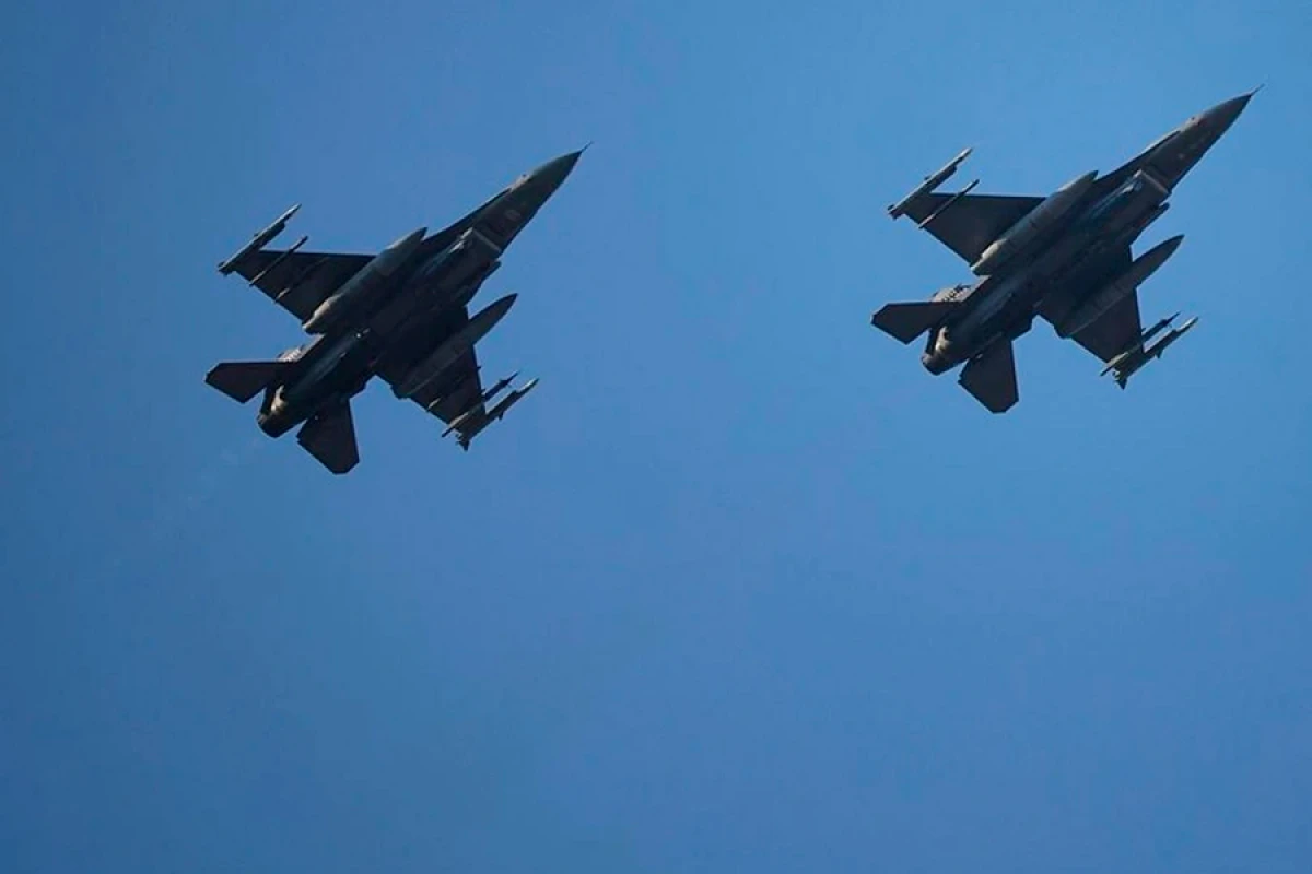 Polşa Rusiyaya qarşı [[qırıcılarını]] havaya qaldırdı