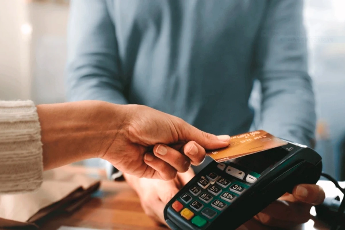 Oktyabrda nağdsız ödənişlərin 88 %-i [[elektron ticarətin payına]] düşüb