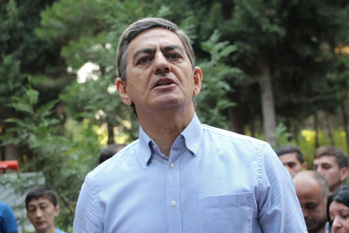 [[Əli Kərimlinin evindən Ramiz Mehdiyevin]] məktubu tapılıb