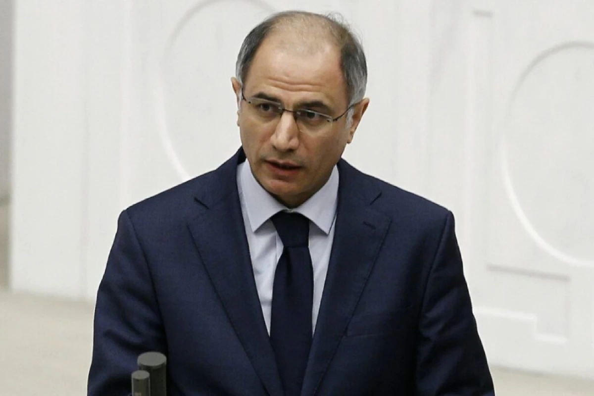 Türkiyənin hakim partiyası [[tankerlərə qarşı hücuma]] münasibət bildirdi