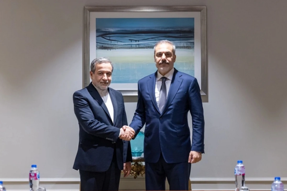 Türkiyə və İran XİN başçıları arasında [[görüş başladı]]