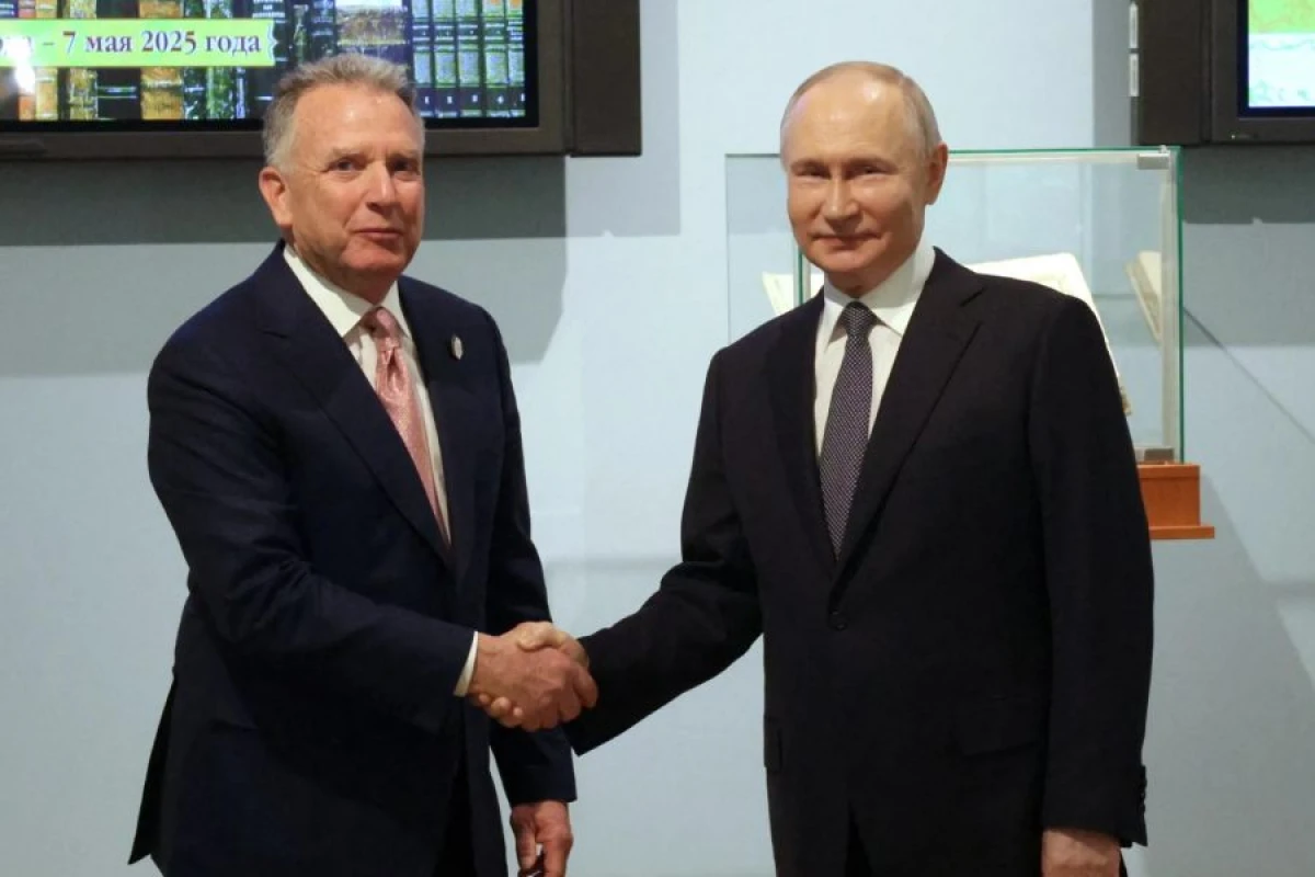 Stiv Uitkoff Vladimir Putinlə görüşmək üçün [[Moskvaya gedəcək]]