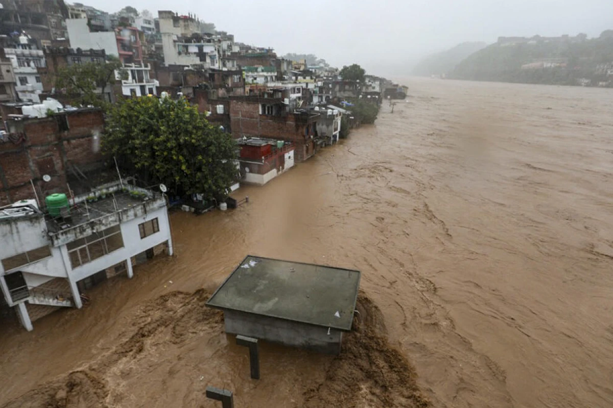 İndoneziyada [[daşqınlar nəticəsində]] ölənlərin sayı 500-ə çatdı