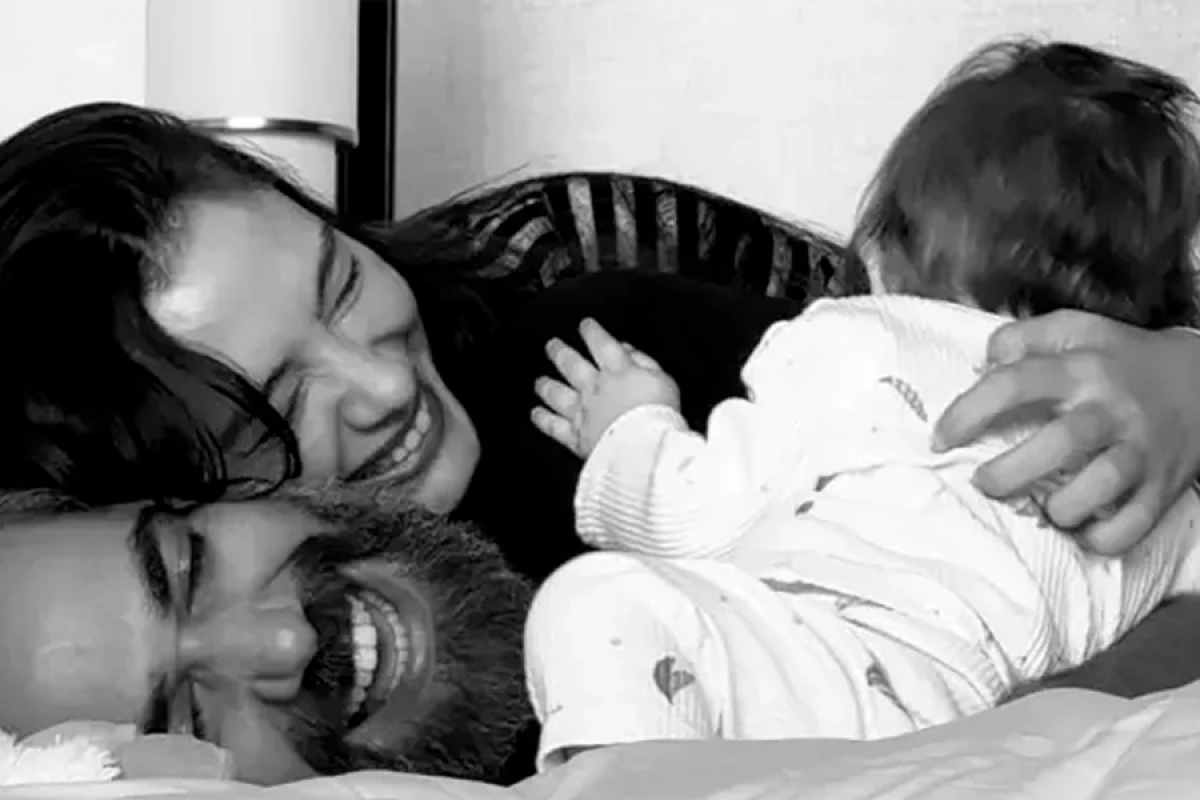 İlk övladları ilə [[fotolarını]] paylaşdılar