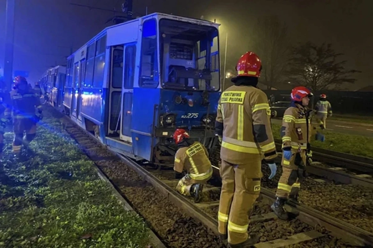 Polşada tramvaylar toqquşdu - [[20 nəfər yaralı var]]