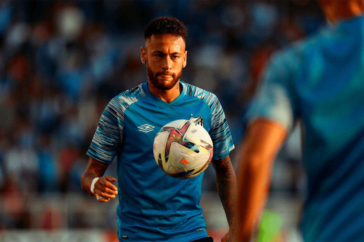 Ulduz hücumçudan [[açıq mesaj]]