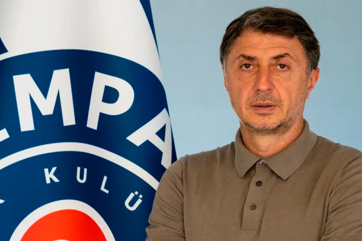 [[İstanbul klubunda böhran:]] Baş məşqçi ilə yollar ayrıldı