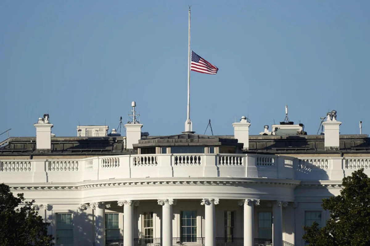 ABŞ-də bayraqlar yarıya qədər endirildi