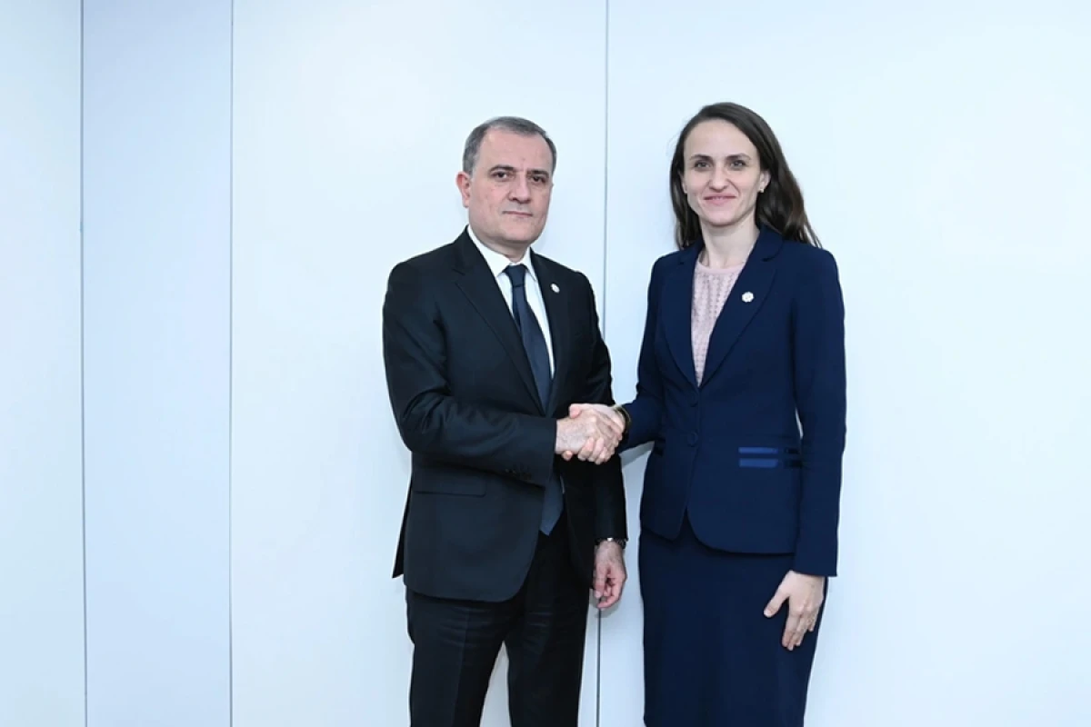 [[Ceyhun Bayramov]] Vyanada rumıniyalı həmkarı ilə görüşdü