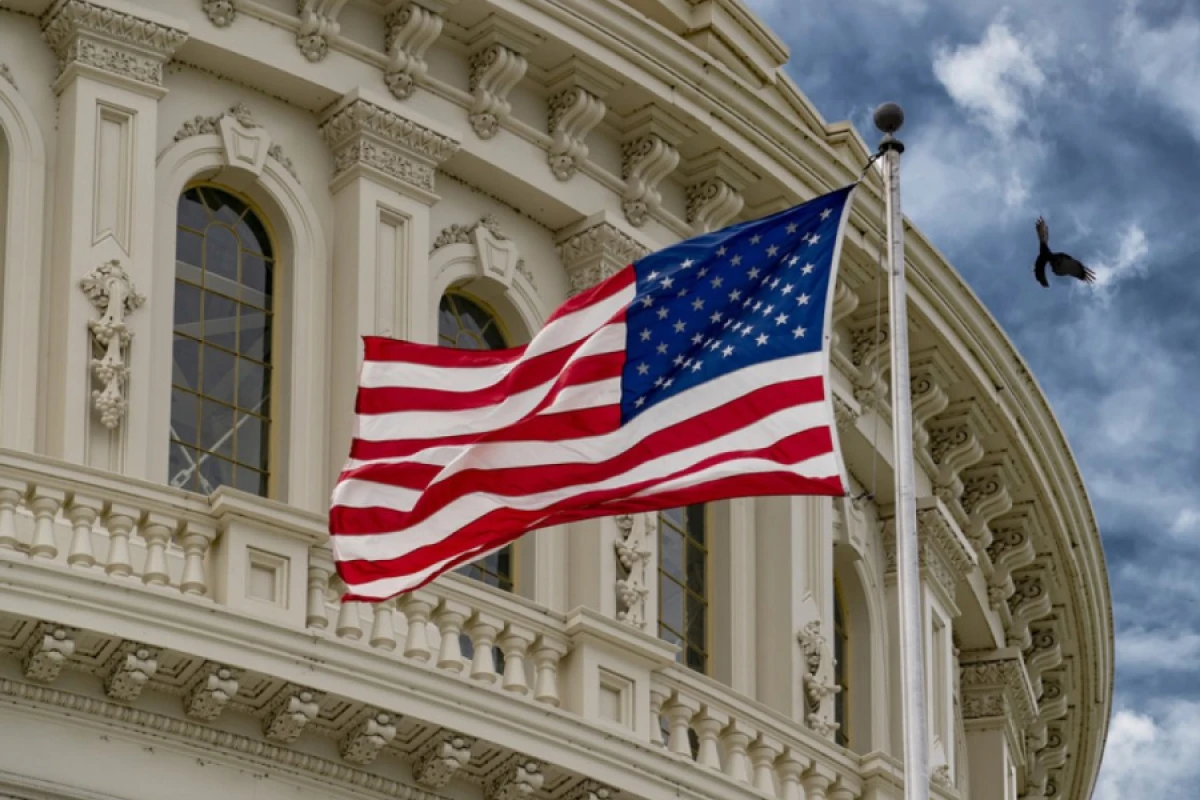 [[ABŞ-də işləmək istəyən əcnəbilərlə]] bağlı qaydalar dəyişdirildi