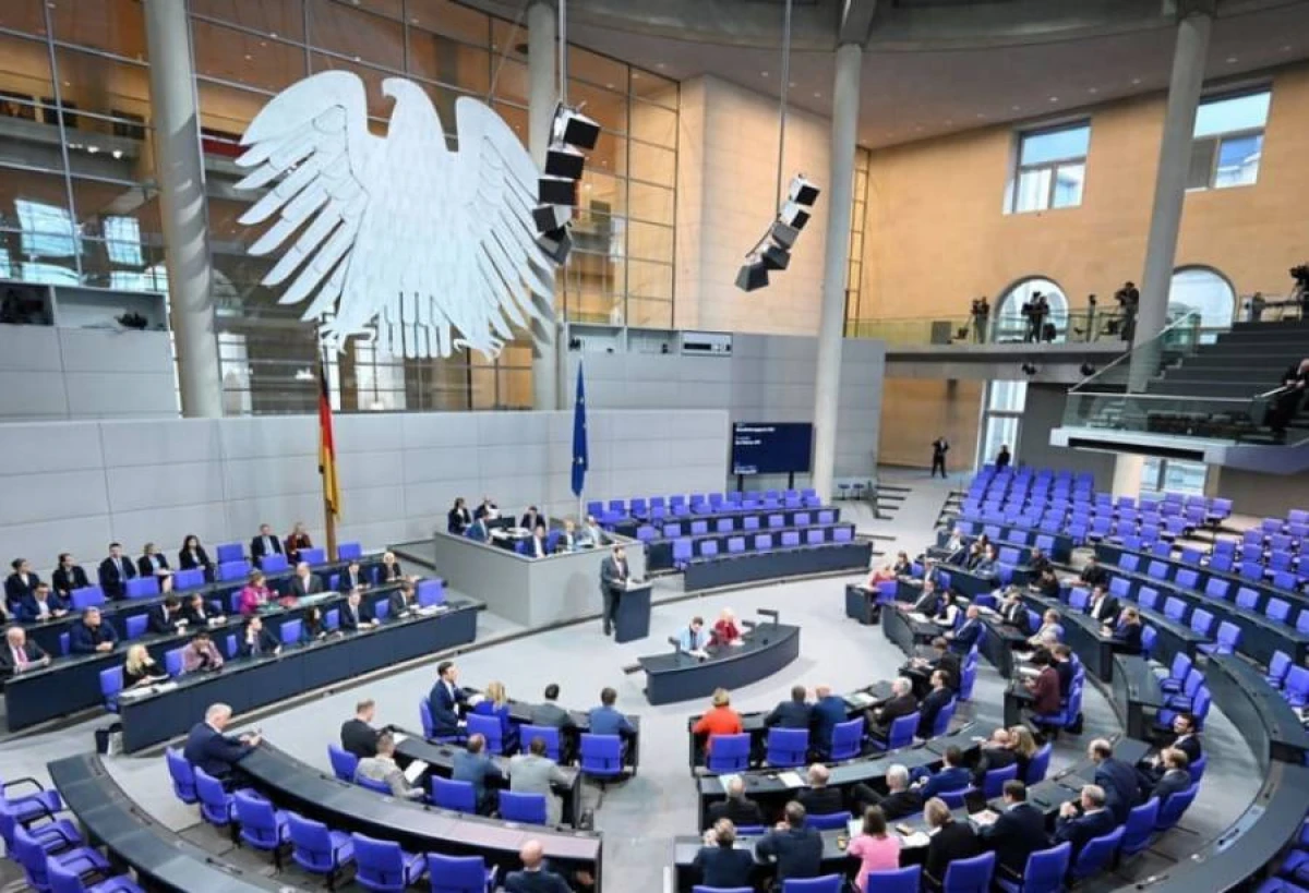 [[Bundestaq]] yeni hərbi xidmət qanununu qəbul etdi