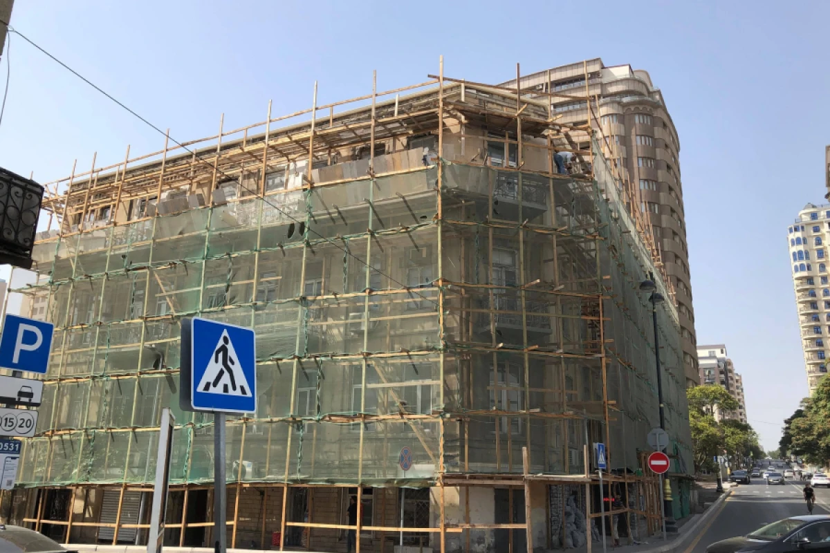 [[Bakıda tarixi]] abidəyə zərər vuruldu