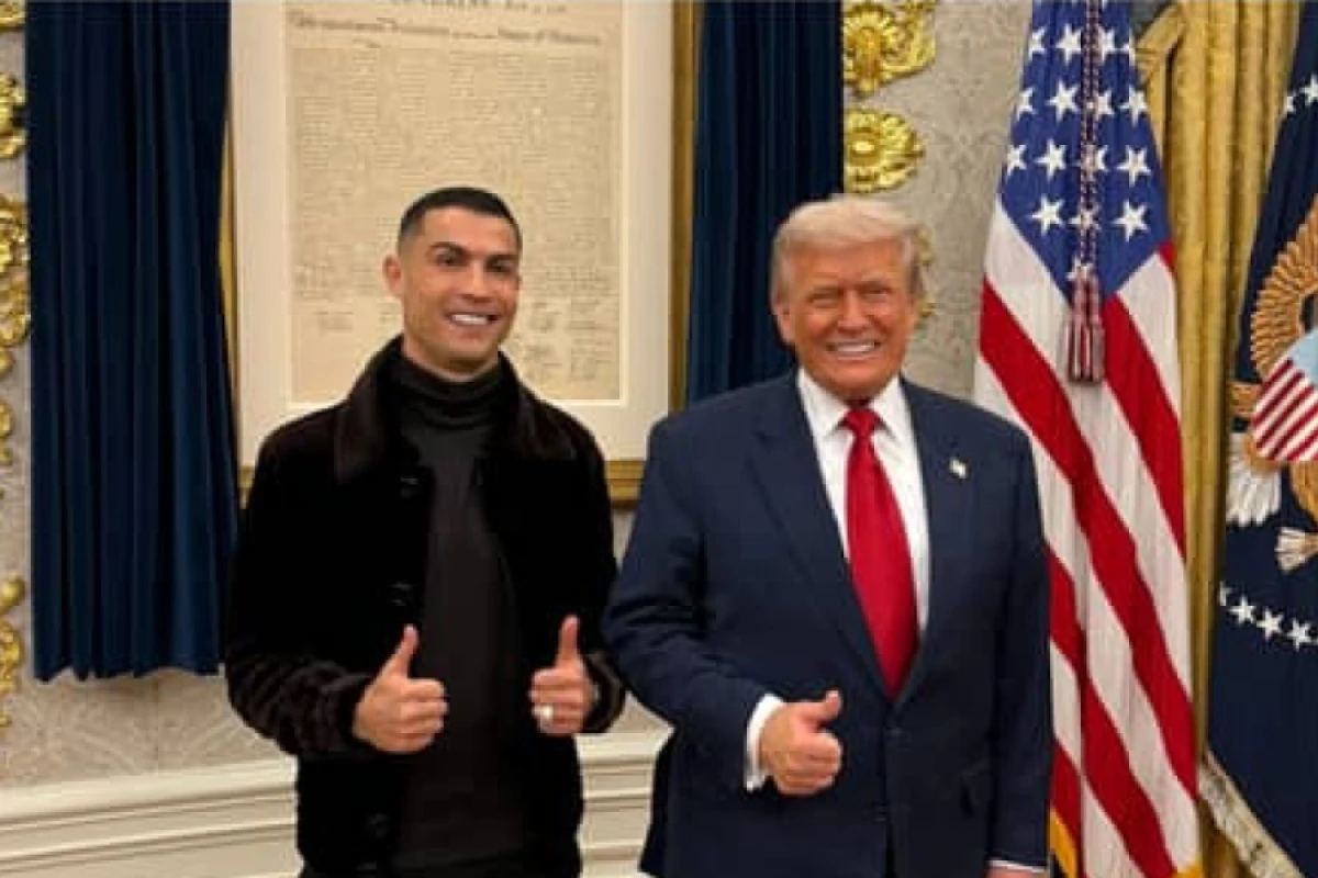 [[Tramp Ronaldoya]] zəng etdi